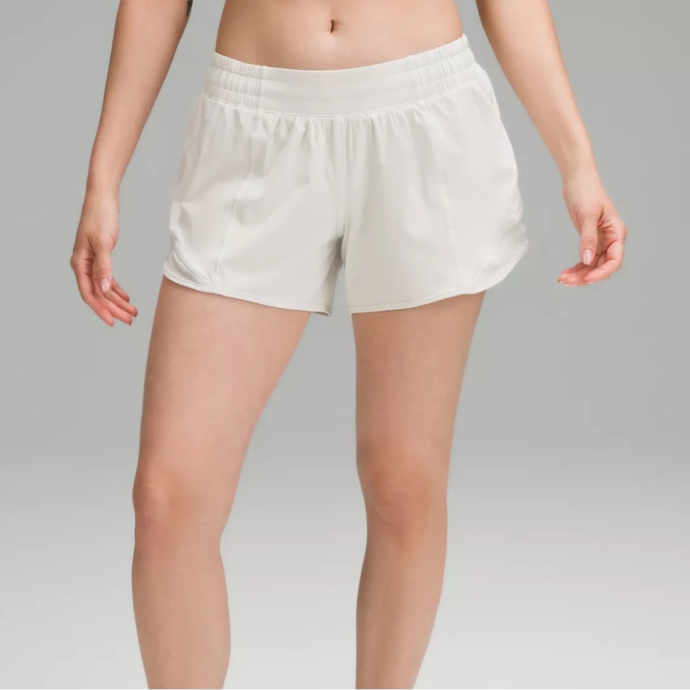 Lululemon | Hotty Hot LR Short 4" | Bone | size 8